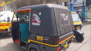 ഇടുക്കി: കട്ടപ്പനയിൽ സാമൂഹ്യ വിരുദ്ധർ ഓട്ടോറിക്ഷയുടെ പടുതയും സീറ്റും കുത്തിക്കീറി നശിപ്പിച്ചതായി പരാതി