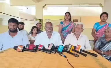 హిమాయత్ నగర్: 8వ వార్డు కౌన్సిలర్ మంచె శంకరయ్య ను కాంగ్రెస్ నాయకులు నడిరోడ్డుపై నుంచి బలవంతంగా తీసుకెళ్లడంపై ఆయన సోదరుల తీవ్ర ఆగ్రహం