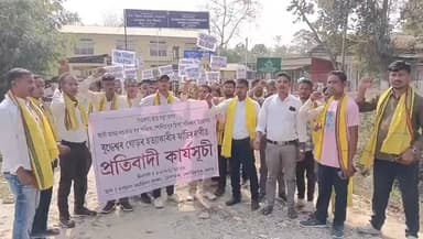 তেজপুৰ: ডিগবৈত সংঘটিত হত্যাকাণ্ডৰ বিৰুদ্ধে ঠেলামৰাস্থিত বৰছলা সম-জিলা আয়ুক্তৰ কাৰ্যালয়ত গণনা ছাত্ৰ সন্থাৰ প্ৰতিবাদ