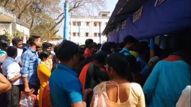 গোপীবল্লভপুর ১: বাংলার যুবসাথী প্রকল্পের ফর্ম ফিলাপের জন্য গোপীবল্লভপুরের বিডিও অফিস চত্বরে রেকর্ড ভীড়,শিবির পরিদর্শন করলেন সভাপতি