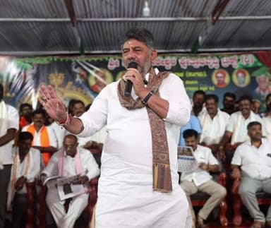 ಕನಕಪುರ: ತಾಲ್ಲೂಕಿನ ಶಿವಾಲ್ದಾಪ್ಪ ದೇಗುಲ ಸೇರಿದಂತೆ ಹಲವು ದೇವಾಲಯಗಳಿಗೆ ಡಿಸಿಎಂ ಡಿ.ಕೆ.ಶಿವಕುಮಾರ್ ಭೇಟಿ ಪೂಜೆ