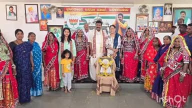 ಹಿರೇಕೆರೂರು: ಪಟ್ಟಣದ ಗೃಹ ಕಚೇರಿಯಲ್ಲಿ ಸಂತ ಸೇವಾಲಾಲ್ ಮಹಾರಾಜರ ಜಯಂತಿ ಆಚರಣೆ, ಮಾಜಿ ಕೃಷಿ ಸಚಿವ ಬಿಸಿ ಪಾಟೀಲರಿಂದ ಪುಷ್ಪಾರ್ಚನೆ