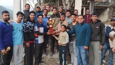 कांडा: नरगोली की टीम बनी चैम्पियन, नव युवक मंगल दल रावतसेरा द्वारा आयोजित वालीबॉल प्रतियोगिता का रावतसेरा में हुआ समापन