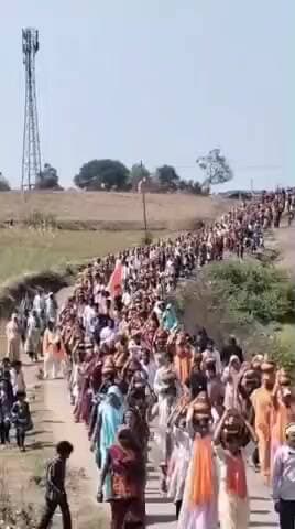 गांगड़तलाई: गांगड़तलाई के जामुंडी मंडल के कुपडा में विराट हिंदू सम्मेलन में उमड़ा जनसैलाब, कलश यात्रा और धर्मसभा का आयोजन