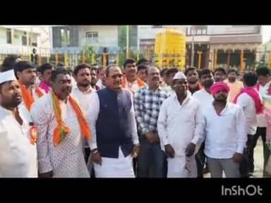 ಔರಾದ್: ಪಟ್ಟಣದಲ್ಲಿ ಉದ್ಭವಲಿಂಗ ಅಮರೇಶ್ವರ ಜಾತ್ರೆಯ ಹಿನ್ನೆಲೆ ದೇವರ ಪಲ್ಲಕ್ಕಿ ಉತ್ಸವದೊಂದಿಗೆ ಅಗ್ನಿಕುಂಡ ಪ್ರದಕ್ಷಿಣೆ ಹಾಕಿದ ಭಕ್ತಾದಿಗಳು