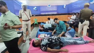 কালনা ১: কালনা GRP -র উদ্যোগে কালনা স্টেশনে রক্তদান শিবিরের আয়োজন