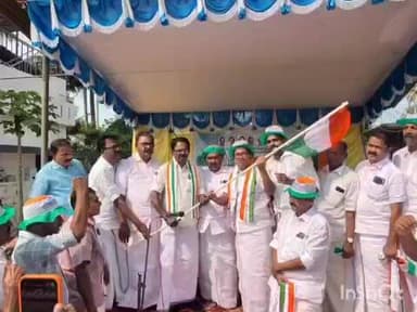 കാർത്തികപ്പള്ളി: ബ്ലേക്ക് കോൺഗ്രസ് കമ്മറ്റിയുടെ നേതൃത്വത്തിൽ കാർത്തികപ്പള്ളിയിൽ ജനകീയ മുന്നേറ്റ ജാഥ ആരംഭിച്ചു