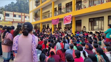 डुंडा: उत्तरकाशी में मानदेय वृद्धि सहित पांच सूत्री मांगों को लेकर आंगनबाड़ी कार्यकर्ताओं ने बाल विकास कार्यालय का घेराव किया