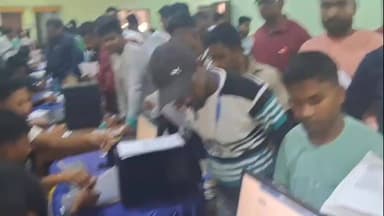 গোপীবল্লভপুর ২: বাংলার যুবসাথী প্রকল্পের দ্বিতীয় দিনের শিবিরে বিডিও অফিস চত্বরে রেকর্ড ভীড়,উপস্থিত বেলিয়াবেড়ার ওসি ও পূর্ত কর্মাধ্যক্ষ