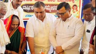 ಶಿಗ್ಗಾಂವ: ಬೊಮ್ಮನಹಳ್ಳಿಯಲ್ಲಿ ವಾರ್ಷಿಕ ಸ್ನೇಹ ಸಮ್ಮೇಳನ ಕಾರ್ಯಕ್ರಮ; ಶಾಲಾ ದಿನಗಳ ಮೆಲುಕು ಹಾಕಿದ ಯಾಸೀರ್ ಖಾನ್ ಪಠಾಣ್