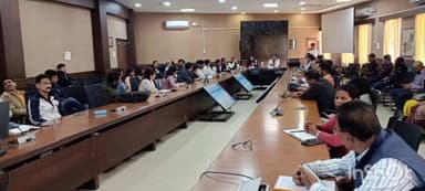 আজাৰা: কামৰূপ জিলাত অসম ৰাজ্যিক চাফাই কৰ্মচাৰী আয়োগৰ অধ্যক্ষৰ পৰ্যালোচনা সভা