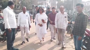 কেশপুর: কেশপুর BDO অফিস প্রাঙ্গনে যুব সাথী প্রকল্পের ফরম পূরণের ক্যাম্পে হাজির হলেন বিধায়ক তথা প্রতিমন্ত্রী