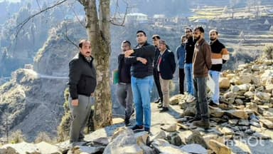 सिहुंता: डीसी ने प्रशासनिक एवं विकासात्मक कार्यों का निरीक्षण किया, अधिकारियों को मौके पर ही दिए आवश्यक दिशा-निर्देश