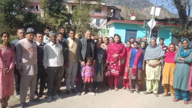 सरकाघाट: सरकाघाट में 'मनरेगा बचाओ संग्राम' के तहत पवन ठाकुर ने भद्रवाड और चलहोग में सुनी जनसमस्याएं