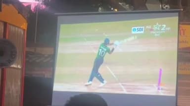 सुवासरा: सुवासरा में भारत-पाकिस्तान क्रिकेट मैच देखने के लिए लगी बड़ी स्क्रीन, क्रिकेट प्रेमियों ने लिया आनंद