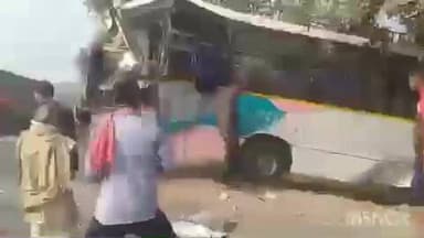 झंझारपुर: चनौरागंज में टैंकर ने यात्री बस को मारी टक्कर, बस NH के नीचे गिरी, 19 यात्री बाल-बाल बचे