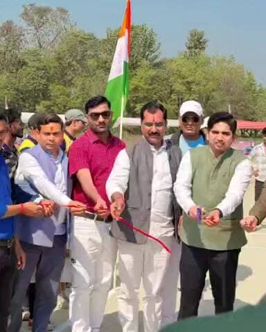 विभूतिपुर: विभूतिपुर के कोनैला में महंत सुरेश झा स्मृति क्रिकेट टूर्नामेंट का हुआ उद्घाटन