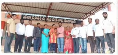వంగూర్: షూటింగ్ బాల్ క్రీడలో జాతీయ స్థాయికి ఎంపికైన కొప్పునూరు రేణుకకు రంగాపూర్ జెడ్పీ హైస్కూల్లో సన్మానం
