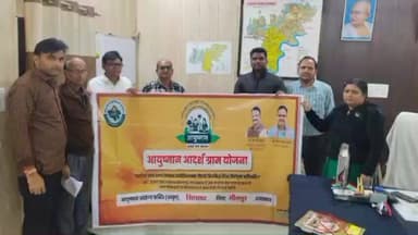 राजाखेड़ा: आयुष्मान आदर्श ग्राम योजना की सफलता को लेकर बैठक, उपखंड अधिकारी ने किया पोस्टर का विमोचन