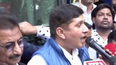 नजफगढ़: साकेत के एपीजे स्कूल द्वारा CBSE रोल नंबर रोके जाने के खिलाफ आम आदमी पार्टी का प्रदर्शन