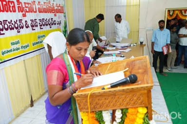 కొల్లాపూర్: కొల్లాపూర్ మున్సిపల్ చైర్మన్, వైస్ చైర్మన్ లుగా రెడ్డి జ్యోతి సత్యం, షేక్ రహీం ఏకగ్రీవ ఎన్నిక
