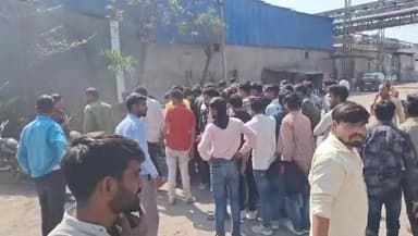 हमीरगढ़: ड्यूटी के दौरान बीमार पड़े श्रमिक की मौत, मुआवजे व नौकरी की मांग को लेकर परिजनों और ग्रामीणों ने किया धरना