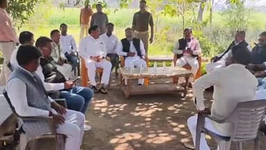 मड़िहान: मड़िहान क्षेत्र में सपा के पूर्व सांसद बालकुमार पटेल ने 2027 चुनाव की तैयारी में किया दौरा, ग्रामीणों से की मुलाकात