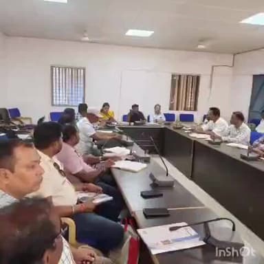 बस्तर ब्लॉक को पूर्ण साक्षर बनाने के लिए जिला नोडल अधिकारी ने संकुल समन्वयकों की बैठक ली