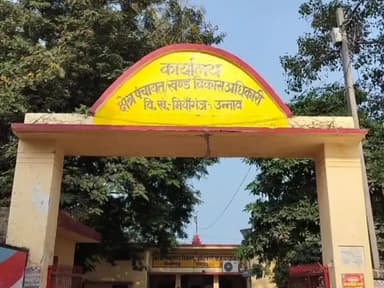 बांगरमऊ: प्रधान पर विधवा के आवास के रुपए हड़पने का आरोप, मियागंज में मुख्यमंत्री आवास योजना की पहली किस्त बैंक से निकाली गई