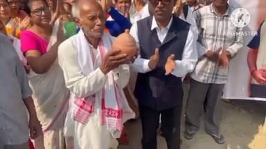 বোকাখাত: বোকাখাটবাসী ৰাইজৰ সমস্যা দূৰ কৰা মন্ত্ৰী অতুল বৰা পুনৰ নিৰ্বাচন নিৰ্বাচনত জয় হবৰ বাবে আৰ্শীৱাদ আৰু ধন আগবঢ়ালে এজন ককাই