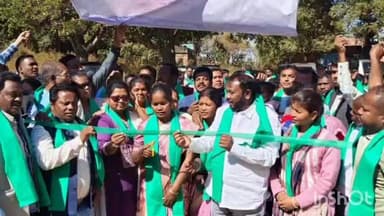 तोरपा: खूंटी में नगर पंचायत अध्यक्ष पद की प्रत्याशी श्रीमती सोनम बागे के चुनावी कार्यालय का उद्घाटन