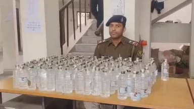 बथनाहा: मैवी बाजार में 195 बोतल नेपाली सौफी शराब बरामद, तस्कर फरार
