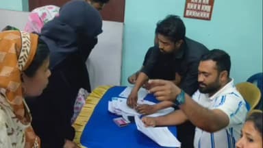 মগরাহাট ১: মগরাহাট ১ নম্বর ব্লকের পঞ্চায়েত সমিতিতে যুব সাথী প্রকল্পের রেজিস্ট্রেশন ক্যাম্প পরিদর্শন করলেন তৌফিক আহমেদ