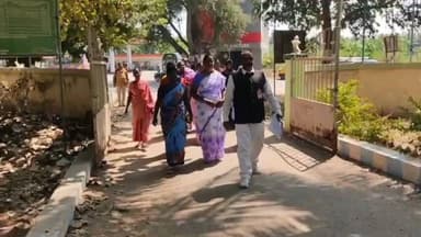 போச்சம்பள்ளி: வட்டாட்சியர் அலுவலகத்தில் 20-கும் மேற்பட்ட பெண்கள் மனு - 5 மாதங்களுக்கு முன்பு இலவச வீட்டு மனை பட்டா வழங்கிய இடத்தை காண்பிக்க புகார்