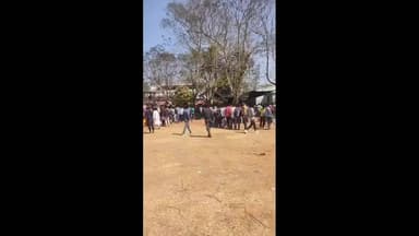 বিনপুর ১: লালগড় বিডিও অফিস প্রাঙ্গণে যুব সাথী প্রকল্পে আবেদনের জন্য উপচে পড়ল যুবক-যুবতীদের ভিড়