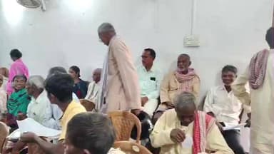 आमस प्रखंड कार्यालय परिसर स्थित पंचायत समिति सभागार में जनता दरबार आयोजित कर लोगों को सुनी गई समस्या