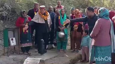 नगरोटा बगवां: पूर्व सीपीएस सुरेंद्र काकू ने गांव तियारा में जनता के लिए हेड पंप का उद्घाटन किया