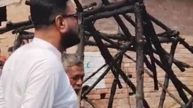 চাপড়া: আজ চাপড়ার সোনপুকুর গ্রামের এক অসহায় পরিবারের পাশে দাঁড়ালেন জননেতা জেবের শেখ