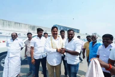 கிருஷ்ணகிரி: ஜிஞ்சுப்பள்ளி ஊராட்சி பகுதியில் 23.85 லட்சம் மதிப்பீட்டில் சாலை அமைக்கும் பணிக்கான பூமி பூஜை எம் எல் ஏ மதியழகன் பங்கேற்பு