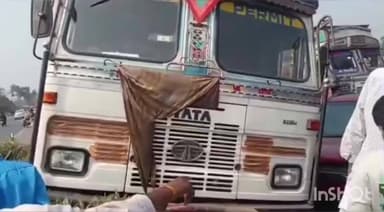 मांझा: भडकुइया मोड के पास कार और ट्रक की टक्कर, पुलिस जांच में जुटी