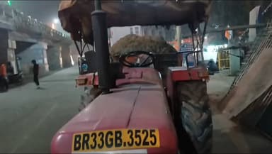 वारिसनगर: बेगमपुर: बूढ़ी गंडक नदी में अवैध खनन करते ट्रैक्टर को युवाओं ने पकड़ा, पुलिस के हवाले किया