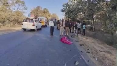 ओबरा: पिकअप की टक्कर से SBI सुरक्षा गार्ड की मौत, बाइक से घर लौटते समय हुआ हादसा, वाहन किया गया जब्त, चालक फरार