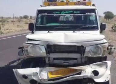 रामसर: रामसर उपखंड क्षेत्र के गागरिया मुनाबाव मार्ग पर बोलेरो और पिकअप वाहन के बीच हुई टक्कर