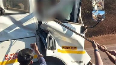 ତେଲକୋଇ: ୫୨୦ ନମ୍ବର ଜାତୀୟ ରାଜପଥ ରେଙ୍ଗାଳବେଡା ନିକଟରେ ଛିଡା ହୋଇ ଥିବା ଗାଡି ପଛ ରେ ଧକ୍କା ଦେଲା ଟ୍ରଲର ଗାଡି ଦୁର୍ଘଟଣା