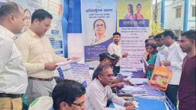 মানবাজার ২: মানবাজার দু'নম্বর ব্লকের যুব সাথী রেজিস্ট্রেশন ক্যাম্প পরিদর্শন করলেন SDO