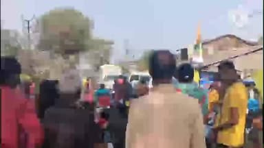 কাকদ্বীপ: পশ্চিমবঙ্গ রাজ্য প্রতিবন্ধী সংগঠনের ডাকে কাকদ্বীপ এসডিও অফিসের সামনে ১১৭ নম্বর জাতীয় সড়ক অবরোধ করে বিক্ষোভ