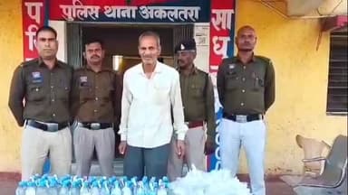 अकलतरा: अकलतरा पुलिस ने अलग-अलग जगहों से देशी प्लेन शराब और महुआ शराब की बिक्री करने वाले 2 आरोपियों को किया गिरफ्तार