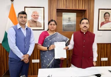 नई दिल्ली में उपभोक्ता मामले,खाद्य एवं सार्वजनिक वितरण मंत्रालय के माननीय केन्द्रीय मंत्री श्री Pralhad Joshi जी एवं विभ...