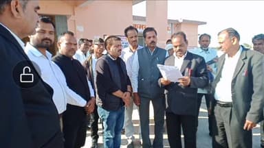 खरगापुर: अधिवक्ताओं ने तहसीलदार को सौंपा ज्ञापन, अधिवक्ता की हत्या के विरोध में हड़ताल