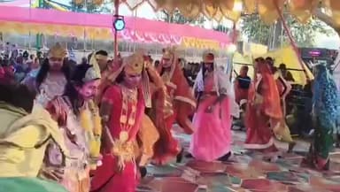 बंदगांव: बंदगांव के सुवानसाई गांव में छऊ नृत्य प्रतियोगिता आयोजित, उमड़ी भारी भीड़